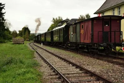 Рельсы железнодорожные из стальной балки